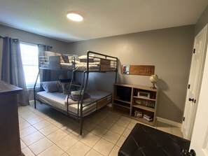 2 bedrooms, iron/ironing board, free WiFi, bed sheets