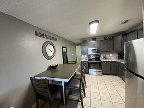 Fridge, microwave, oven, stovetop - Newly Renovated Close to the Beach (Navarre)