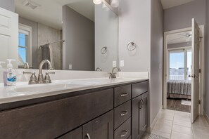 Combined shower/tub