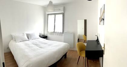 Superb 3 ROOMS facing Massy TGV / RER station