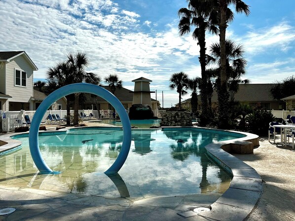 A heated pool - Spacious Condo with Resort Style Pool Near Beach! (Corpus Christi)