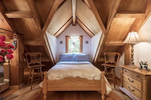 1 Schlafzimmer, Schreibtisch, schallisolierte Zimmer