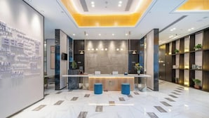 A modern reception area with a marble floor, a reception desk, and a wall with motivational quotes. - Magnotel Hotel (Xuzhou Suning Plaza) (Xuzhou)
