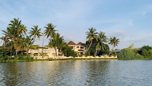 Exterior - The Ambassador’s Residence – a VKation Experience (Kanayannur)