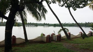 Children’s play area – outdoor