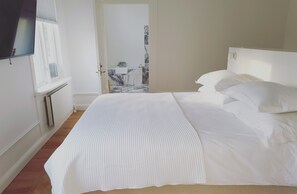 Deluxe Suite | Egyptian cotton sheets, premium bedding, pillowtop beds, desk - Prästgården Hotell & Bryggeri (Soderhamn)