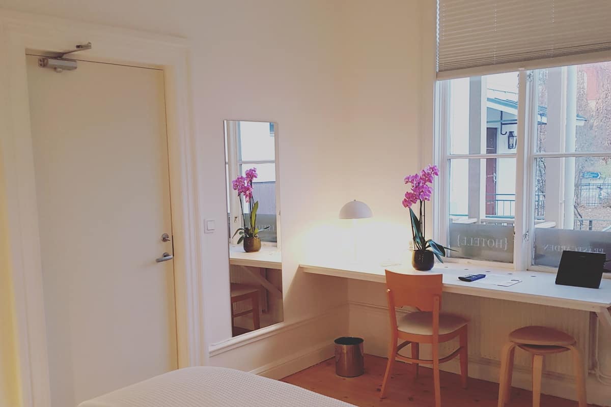 classic double room | egyptian cotton sheets, premium bedding, pillow-top beds, desk