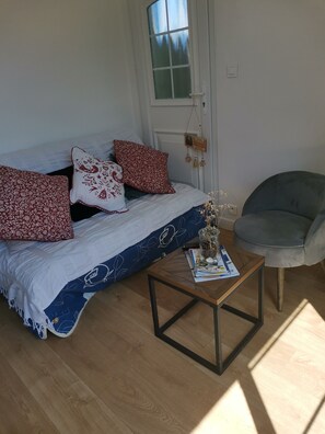 1 bedroom, WiFi - Charming cottage. (Brest)