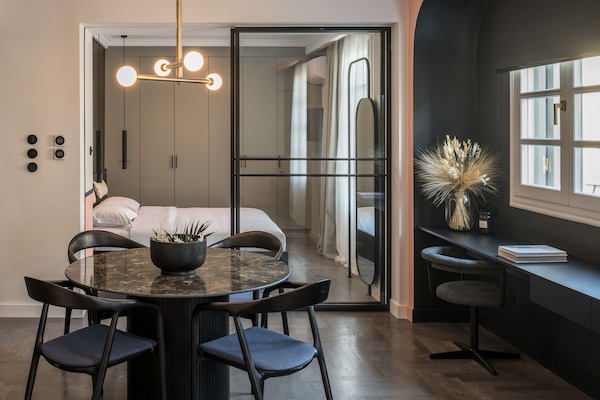 Executive Suite | Premium bedding, soundproofing, free WiFi, bed sheets