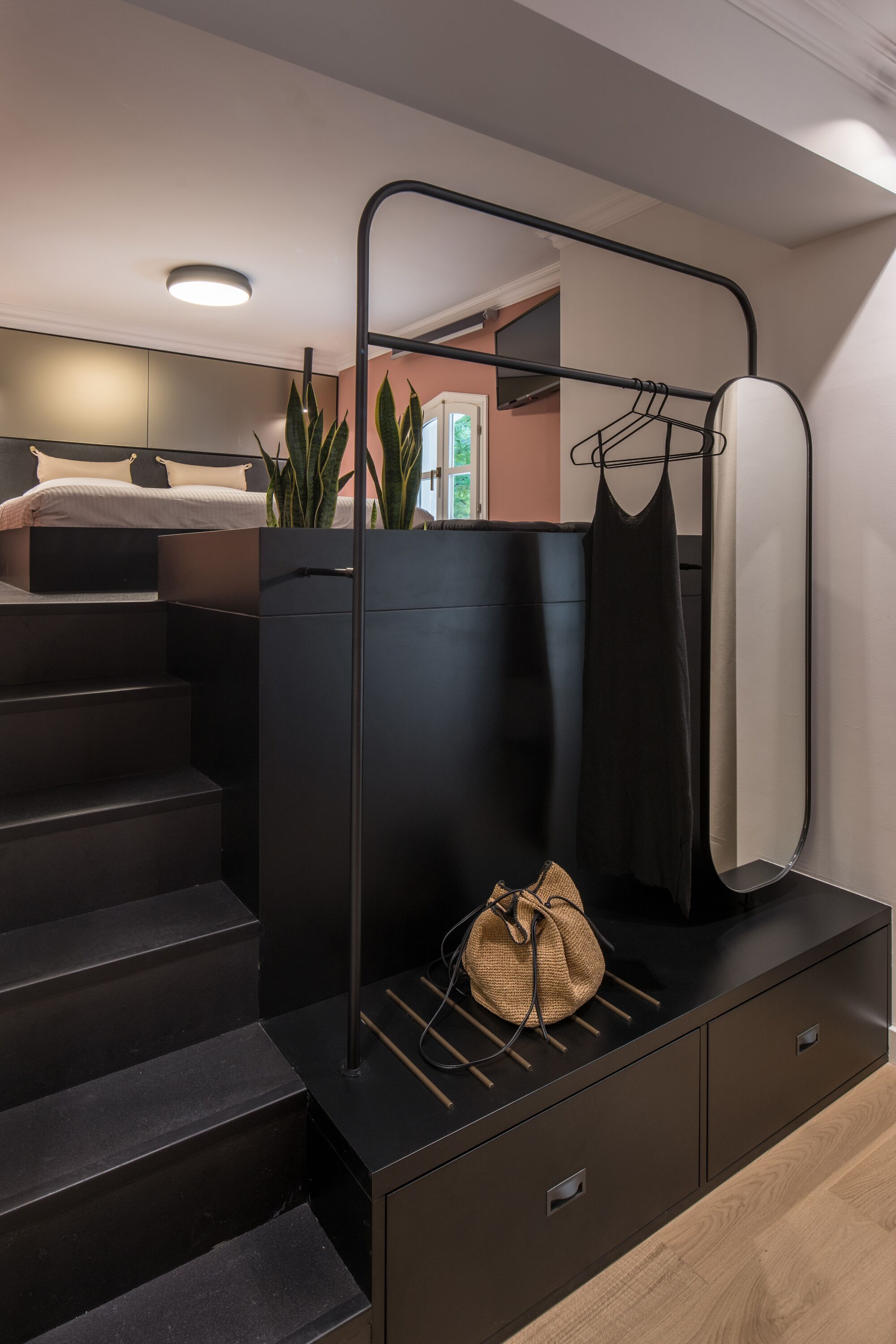 Literie de qualité, système d’insonorisation, accès au Wi-Fi (inclus)