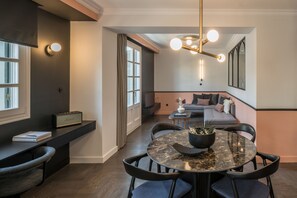 Suite – executive | Sengetøy av topp kvalitet, lydisolert, wi-fi (inkludert) og sengetøy