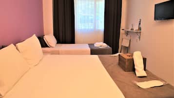 Senior Room | Free WiFi, bed sheets