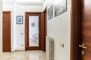 Classic-Apartment, 2 Schlafzimmer | Wohnbereich | Smart-TV