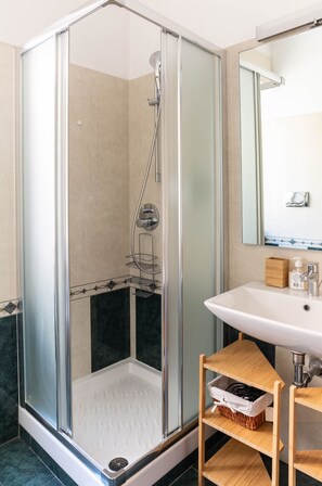 Classic Apartment, 2 Bedrooms | Bathroom | Shower, rainfall showerhead, hair dryer, bidet - Via Nonantola  (Rome)