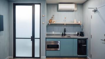 Quarto casal standard | Cozinha privada | Máquina de café expresso, chaleira elétrica, produtos de limpeza