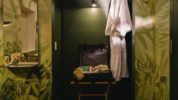 Quarto casal básico | Edredons de pluma, individualmente decorados, individualmente mobiliados