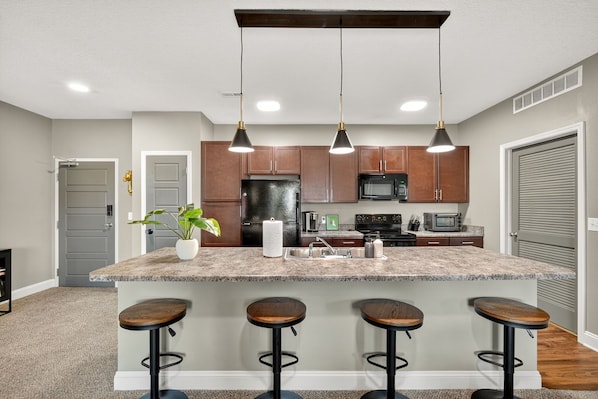 Fridge, microwave, oven, stovetop