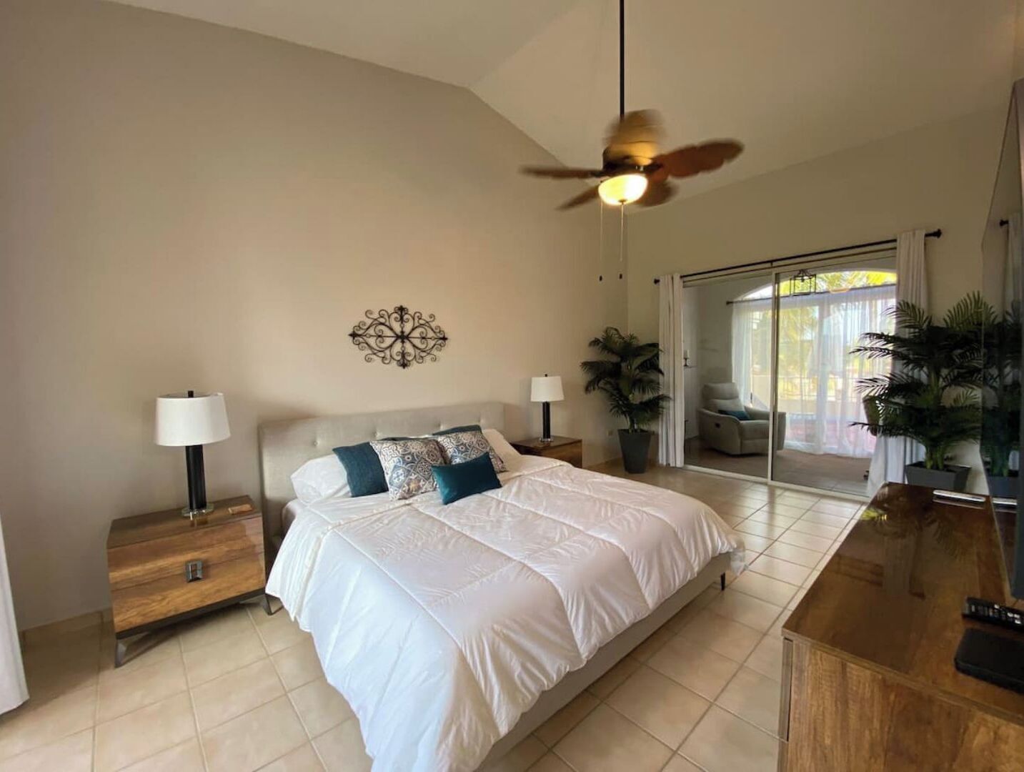 3 habitaciones, tabla de planchar con plancha y wifi gratis 