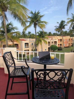 Outdoor dining - Your Caribbean home: stylish space, stunning views (Humacao)