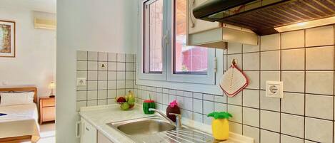 Réfrigérateur, four, plaque de cuisson, cafetiÚre/bouilloire