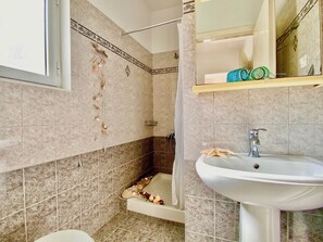 Shower, towels