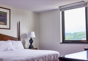 Bàn, khu vực làm việc phù hợp cho laptop, bàn ủi/dụng cụ ủi quần áo