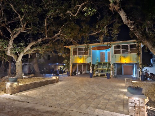 The "Tommy Suite". North end of the Island! 350 yrds. from The Gulf of America!