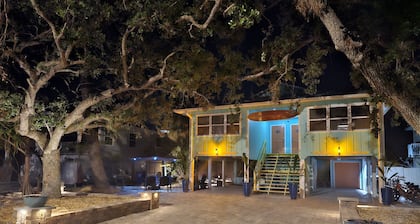 The "Tommy Suite". North end of the Island! 350 yrds. from The Gulf of America!