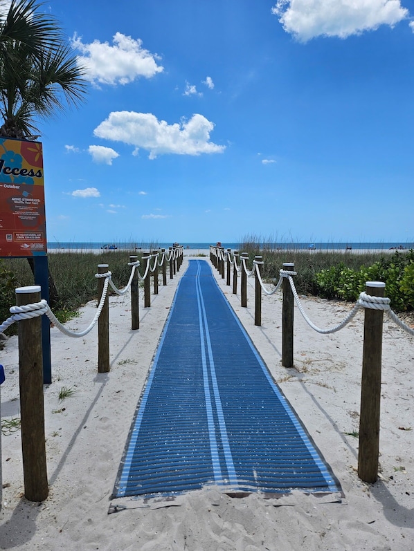 Beach nearby, sun-loungers, beach towels