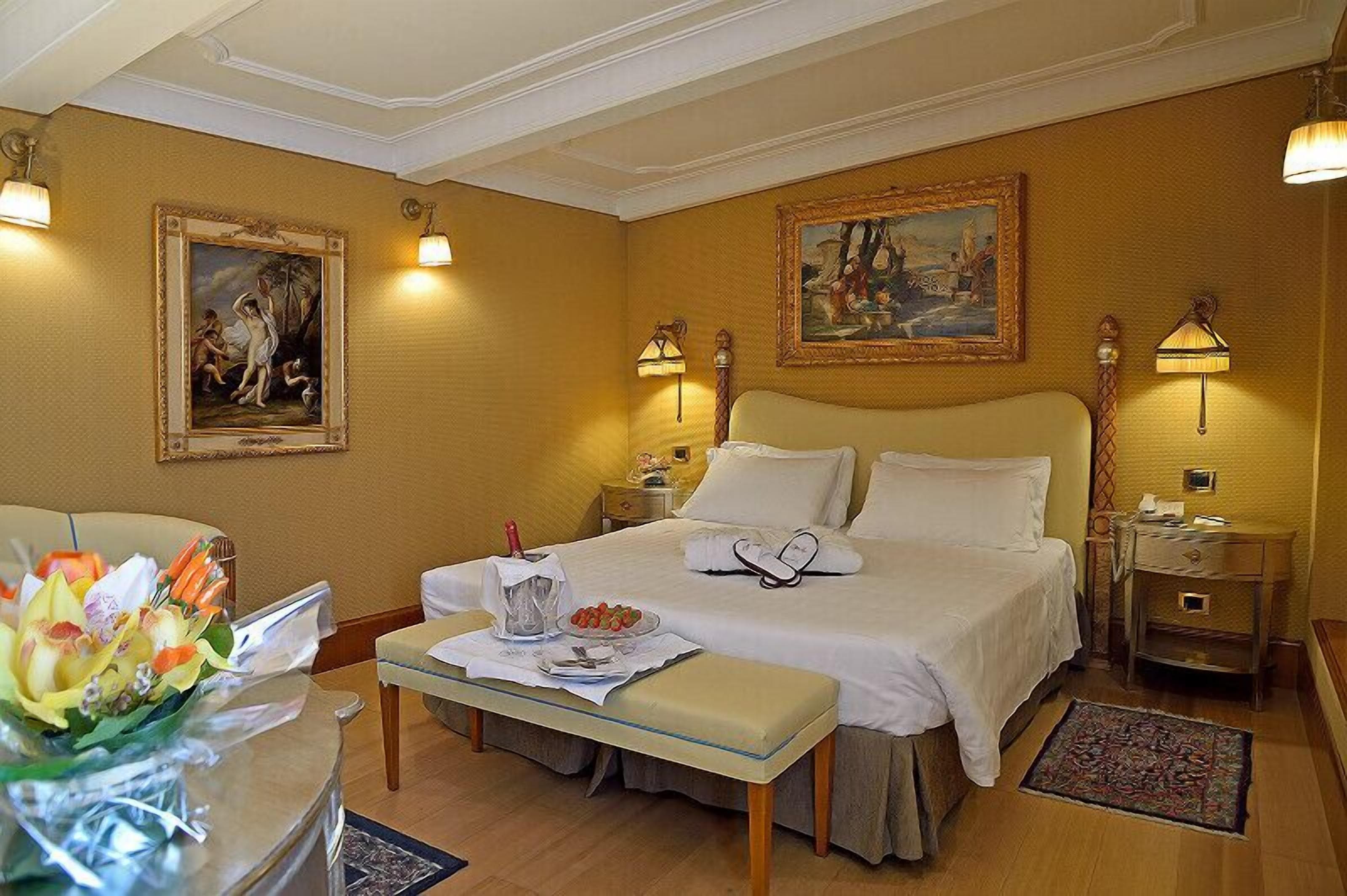 suite | 1 bedroom, minibar, in-room safe, desk