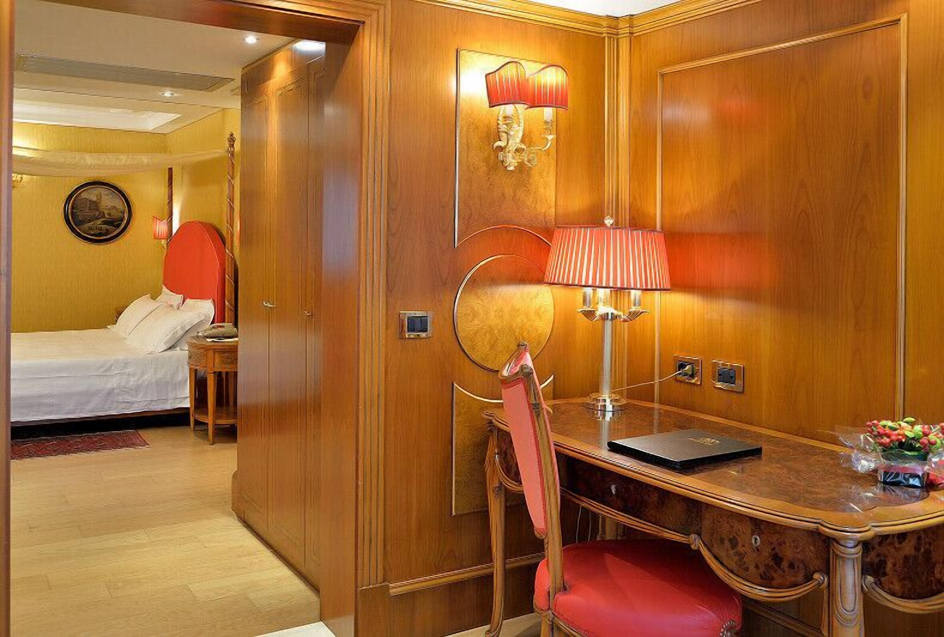 suite | 1 bedroom, minibar, in-room safe, desk
