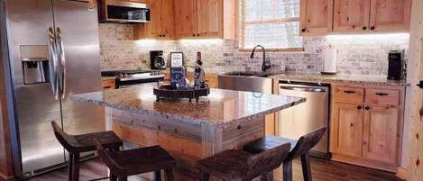 Refrigerador, microondas, horno, placa de cocina