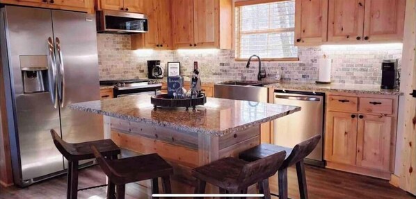 Fridge, microwave, oven, stovetop - The Best Kept Secret on Caddo Lake (Karnack)