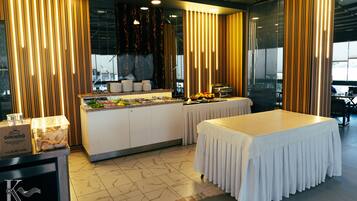 Free daily buffet breakfast