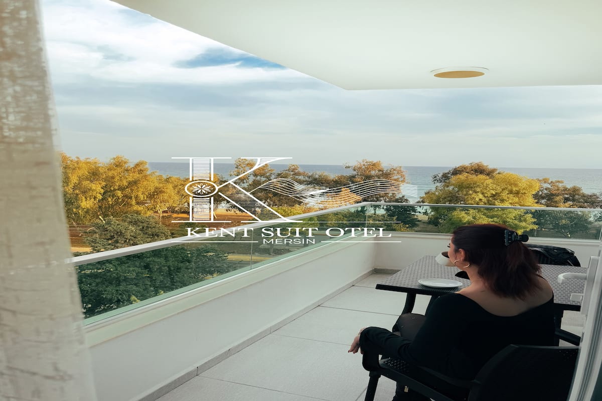 Deluxe Suite Sea View with Balcony