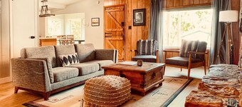 ❤️ of Dwntn 3BD/2BA cozy cabin-style W/fireplace Ski/hike/climb/Hot Springs