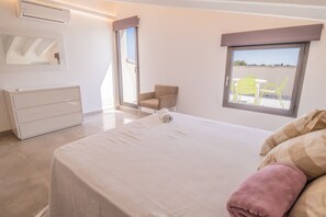 4 chambres, fer et planche à repasser, lit de bébé portatif