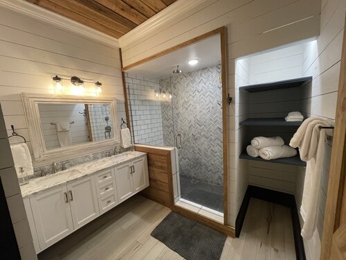Historic 1 bed 1 bath Luxury apartment 3