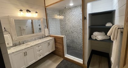 Historic 1 bed 1 bath Luxury apartment 3