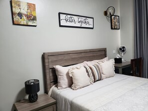 1 habitación, escritorio, tabla de planchar con plancha y wifi gratis 