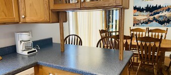 Four-Season Retreat by the Lake; pet friendly!