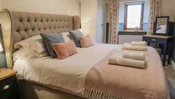 Cottage | 8 bedrooms, individually decorated, individually furnished, free WiFi