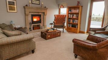 Cottage | Living room | TV