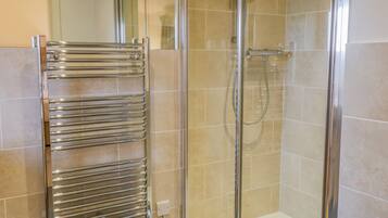 Cottage | Bathroom | Shower, rainfall showerhead