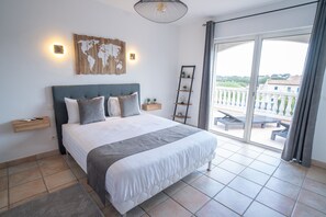 4 chambres, fer et planche à repasser, lit parapluie, Wi-Fi gratuit