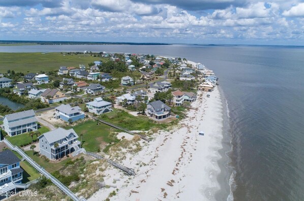 Plage à proximité, chaises longues