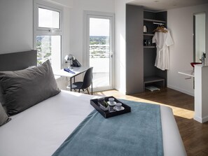 Kamar Deluks, 1 Tempat Tidur Double | Seprai premium, selimut bulu angsa, busa memori, dan brankas