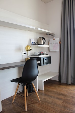 Standard Room, 2 Single Beds | Premium bedding, down duvets, memory-foam beds, in-room safe - Mercure Hotel Rosario (Rosario)