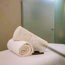 Sauna, bain à remous, soins corporels, enveloppements corporels