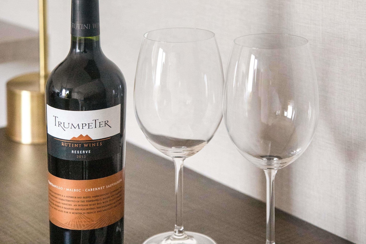 Junior Suite, 1 Double Bed | Premium bedding, down duvets, memory-foam beds, in-room safe